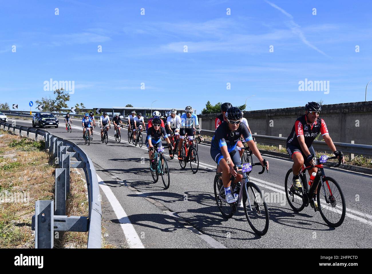 Foto Lapresse/Alfredo Falcone09/10/2020, Grottaglie-Brindisi (Italia)Sport CiclismoGiro d'Italia 2020 &#x2013; Giro E - 6a tagna da Grottaglie a Brindisi Nella foto:&#xA0;Giro E Tappa 6Photo LaPresse/Alfredo Falconeiro Gília a Brintje - 9 octobre 2020, Gyntagi - 2020 Grotjali Grotji Grotdislie O'x2013, Bricji Grotje - 6;bricji di Grotjali Grotje - xA0;giro E Trotjari Grotjali 6,,,,,, Banque D'Images