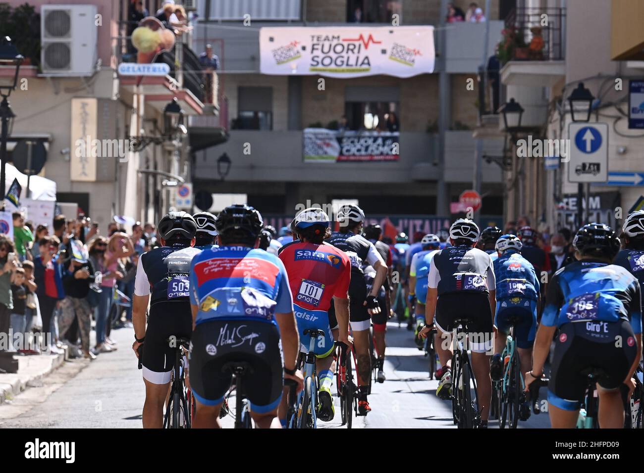 Foto Lapresse/Alfredo Falcone09/10/2020, Grottaglie-Brindisi (Italia)Sport CiclismoGiro d'Italia 2020 &#x2013; Giro E - 6a tagna da Grottaglie a Brindisi Nella foto:&#xA0;Giro E Tappa 6Photo LaPresse/Alfredo Falconeiro Gília a Brintje - 9 octobre 2020, Gyntagi - 2020 Grotjali Grotji Grotdislie O'x2013, Bricji Grotje - 6;bricji di Grotjali Grotje - xA0;giro E Trotjari Grotjali 6,,,,,, Banque D'Images