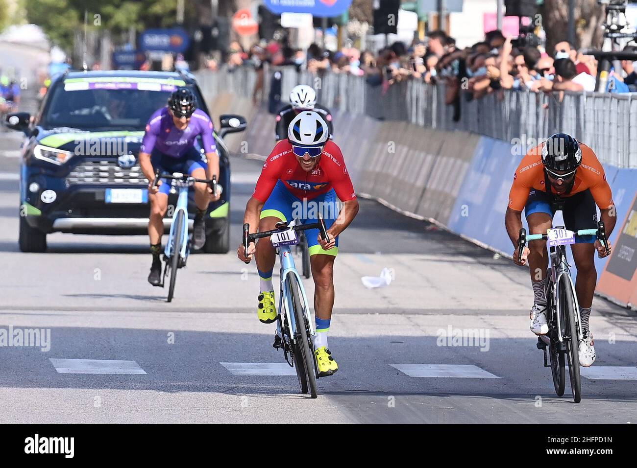 Foto Lapresse/Alfredo Falcone09/10/2020, Grottaglie-Brindisi (Italia)Sport CiclismoGiro d'Italia 2020 &#x2013; Giro E - 6a tagna da Grottaglie a Brindisi Nella foto:&#xA0;Giro E Tappa 6Photo LaPresse/Alfredo Falconeiro Gília a Brintje - 9 octobre 2020, Gyntagi - 2020 Grotjali Grotji Grotdislie O'x2013, Bricji Grotje - 6;bricji di Grotjali Grotje - xA0;giro E Trotjari Grotjali 6,,,,,, Banque D'Images