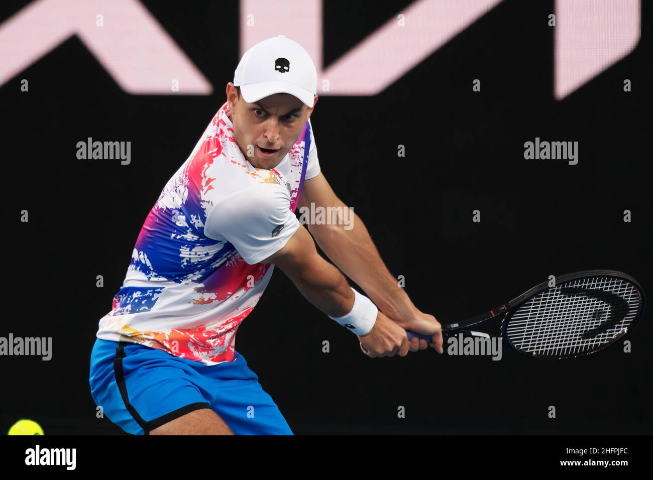 Championnat de tennis Open d'Australie Open d'Australie 2022.Premier  tour.Hommes.Joueur de tennis russe Aslan Caratsev lors d'un match contre le  joueur de tennis espagnol Jaume Munar.16.01.2022 Australie, Melbourne photo  Credit: Arata Yamaoka ...