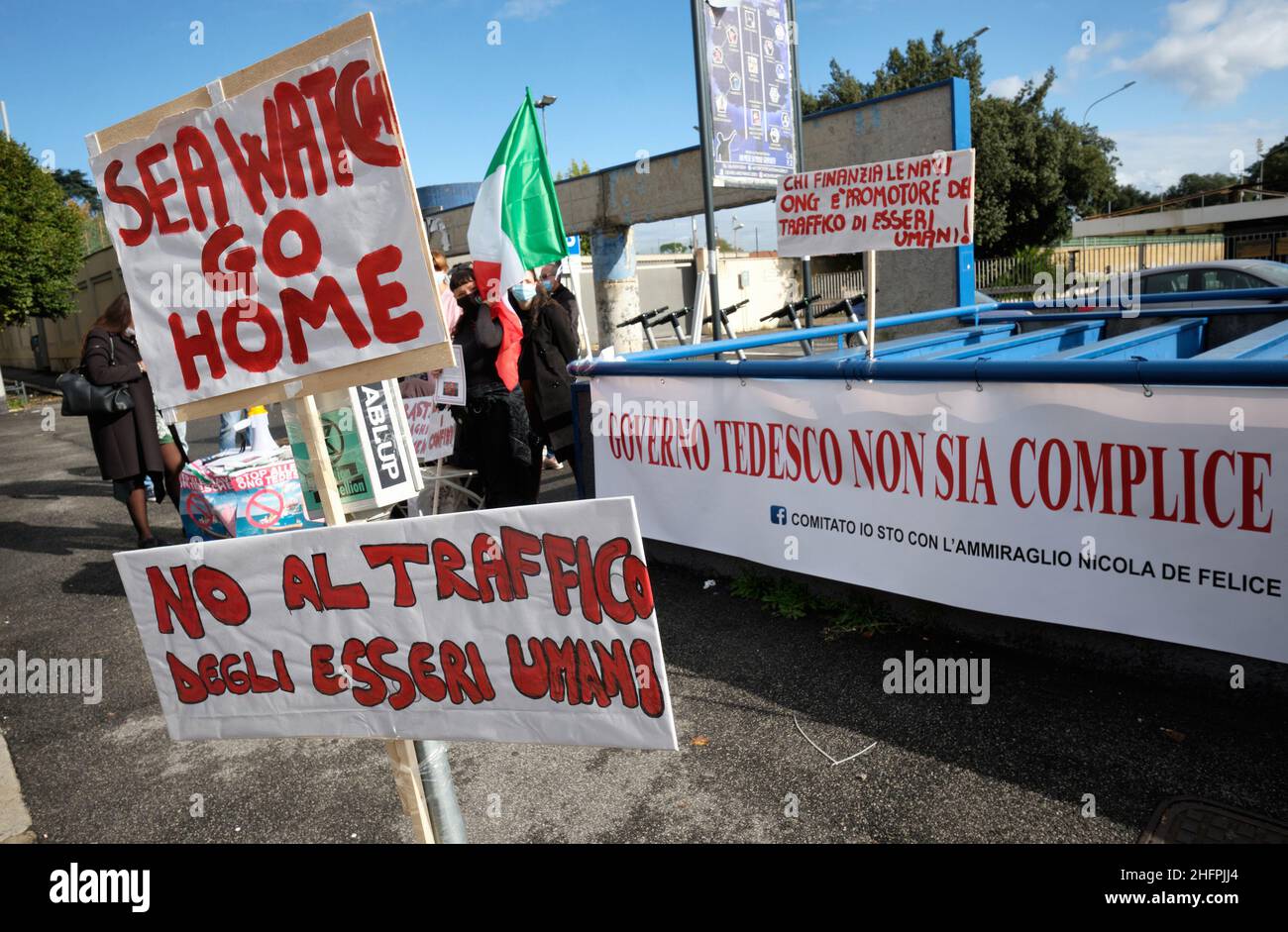 Mauro Scrobogna /Lapresse 17 octobre 2020 et#xA0; Rome, Italie Actualités Immigration - Initiative contre les navires de secours des ONG allemandes sur la photo: L'initiative de l'amiral Nicola de Felice, commandant de Marisicilia (Commandement maritime de la Sicile) jusqu'en décembre 2018, qui s'oppose au débarquement en Italie d'immigrants coscoorsi provenant de navires battant pavillon étranger Banque D'Images