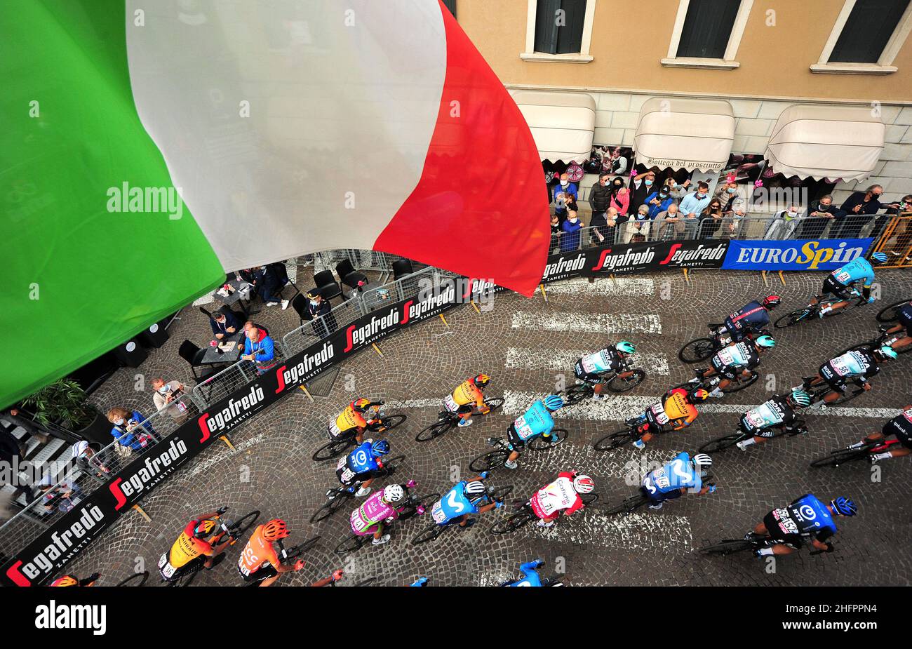 Foto: Jennifer Lorenzini/Lapresse 20 ottobre 2020 Italia Sport Ciclismo Giro d'Italia 2020 - edizione 103 - Tappa 16- Da Udine a San Daniele Nella foto: la gara photo:Jennifer Lorenzini/Lapresse 20 octobre 2020 Italie Sport Cycling Giro d'Italia 2020 - 103 e édition - Stage 16- ITT - d'Udine à San Daniele dans le pic: La course Banque D'Images