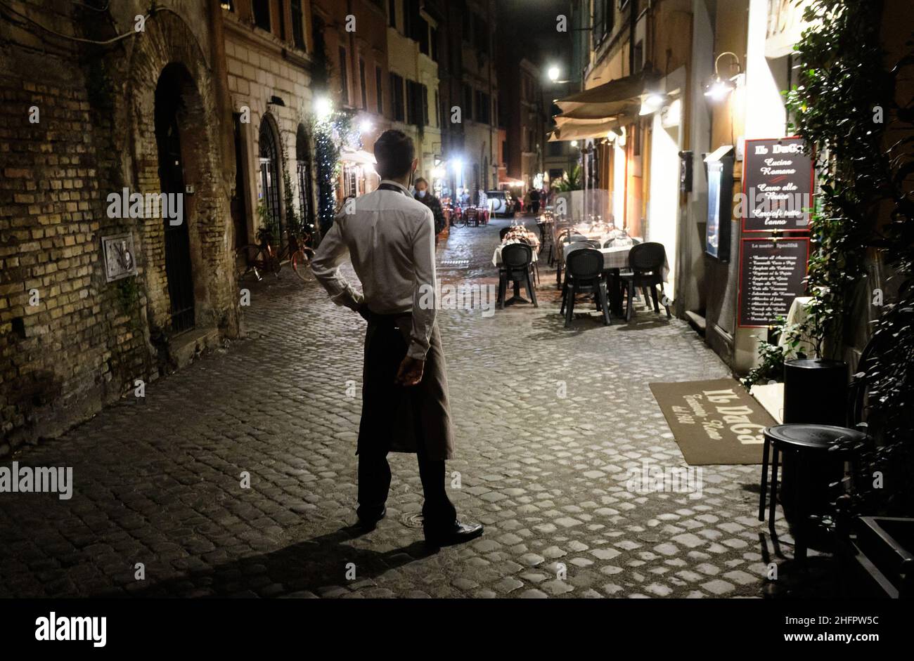 Mauro Scrobogna /Lapresse 23 octobre 2020 et#xA0; Rome, Italie Actualités la veille du verrouillage de nuit dans la photo : rues semi-désertes et lieux de rencontre dans une Rome se préparant au verrouillage de nuit Banque D'Images