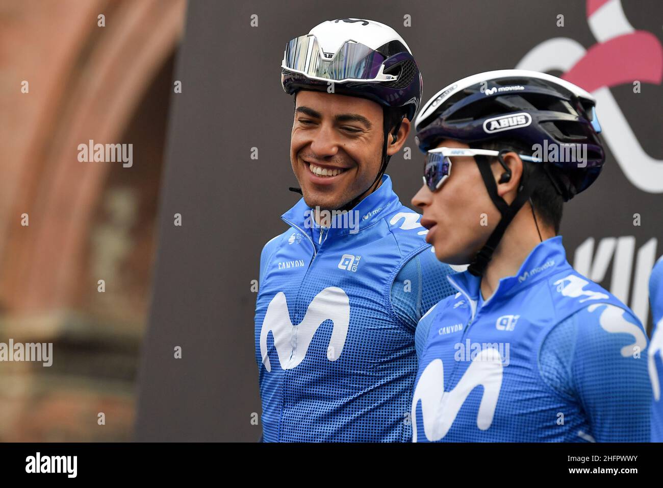 Marco Alpozzi/Lapresse 24 octobre 2020 Italie Sport Cycling Giro d'Italia 2020 - 103th Edition - Stage 20 - de Alba à Sestriere dans la photo: TORRES Albert( ESP ) MOVISTAR TEAM , PEDRERO Antonio( ESP ) MOVISTAR TEAM Banque D'Images