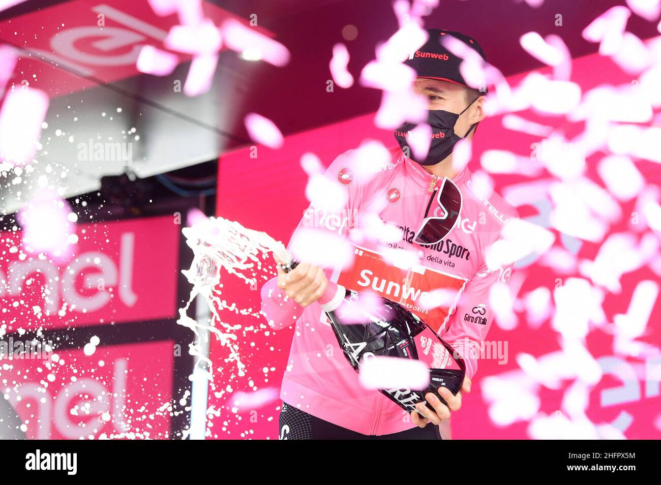 Jennifer Lorenzini/Lapresse 24 octobre 2020 Italie Sport Cycling Giro d'Italia 2020 - 103th Edition - Stage 20 - de Alba à Sestriere dans le cadre de la photo: HINDLEY Jai ÉQUIPE SUNWEB maillot rose Banque D'Images