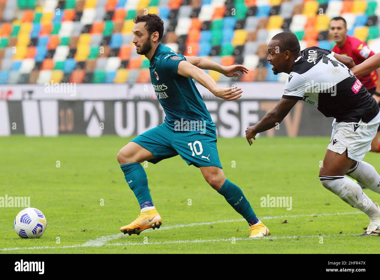 Andrea Bressanutti/Lapresse 01 novembre 2020 Udine, Italie football sportif Udinese vs Milan - Italien football Championship League A Tim 2020/2021 - Dacia Arena Stadium in the pic: Calhanoglu Banque D'Images