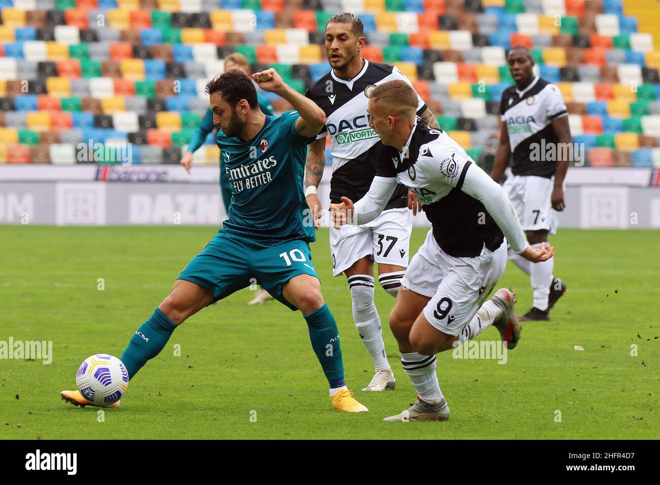 Andrea Bressanutti/Lapresse 01 novembre 2020 Udine, Italie football sportif Udinese vs Milan - Italien football Championship League A Tim 2020/2021 - Dacia Arena Stadium in the pic: Calhanoglu Banque D'Images