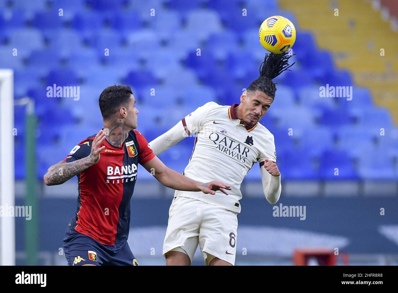 Fabio Rossi/AS Roma/Lapresse 08/11/2020 Genova (Italie) Sport football Ligue italienne de football Gênes-Roma série A Tim 2020/2021 - Stadio Luigi Ferraris dans le pic: Smalling, Scamacca Banque D'Images