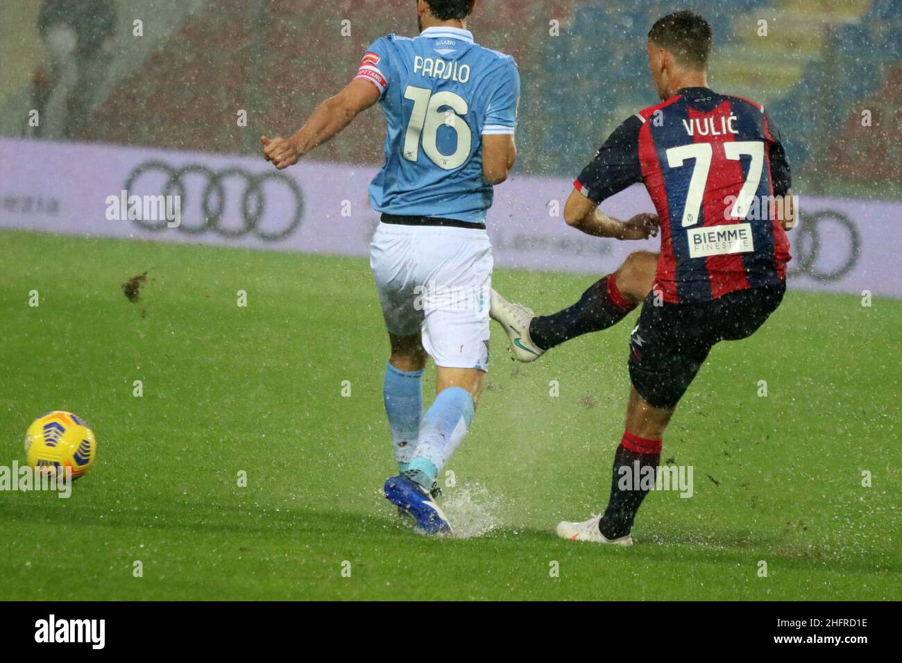 francesco mazzitello/Lapresse novembre 21, 2020 Crotone, Italie football sport Crotone vs Lazio - Championnat italien de football Ligue A TIM 2020/2021 - Ezio Scida Stadium in the pic: Vulic, parolo Banque D'Images