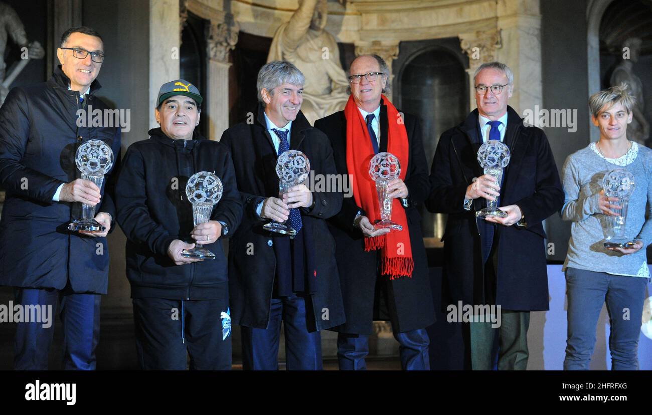 Lapresse - Jennifer Lorenzini 17 janvier 2017 Firenze (Italie) Sport Soccer Hall Fame 2017 Palazzo Vecchio (Firenze) dans le pic: Giuseppe Bergomi, Diego Armando Maradona, Paolo Rossi, Paolo Roberto Falcao, Claudio Ranieri,Melania Gabbiadini Banque D'Images