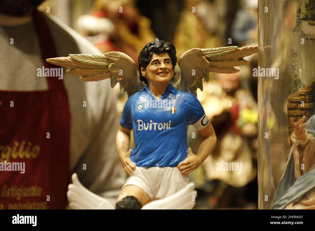 Foto Fabio Sasso/Lapresse 30/11/2020 Napoli - ItaliaCronacaNapoli (San Gregorio Armeno), statuette en terre cuite per il presepe di Maradona e Presidente USA Biden del Maestro Gennaro Di VirgilioNella foto:la statuetta di Diego Armando MaradonaPhoto Fabio Sasso/LaPresse30/11/2020 Naples - ItalieNewsNaples, figurines en terre cuite pour la crèche de Maradona et le président des États-Unis Biden par Maestro Gennaro Di VirgilioIn la photo: Diego Armando Maradona Banque D'Images