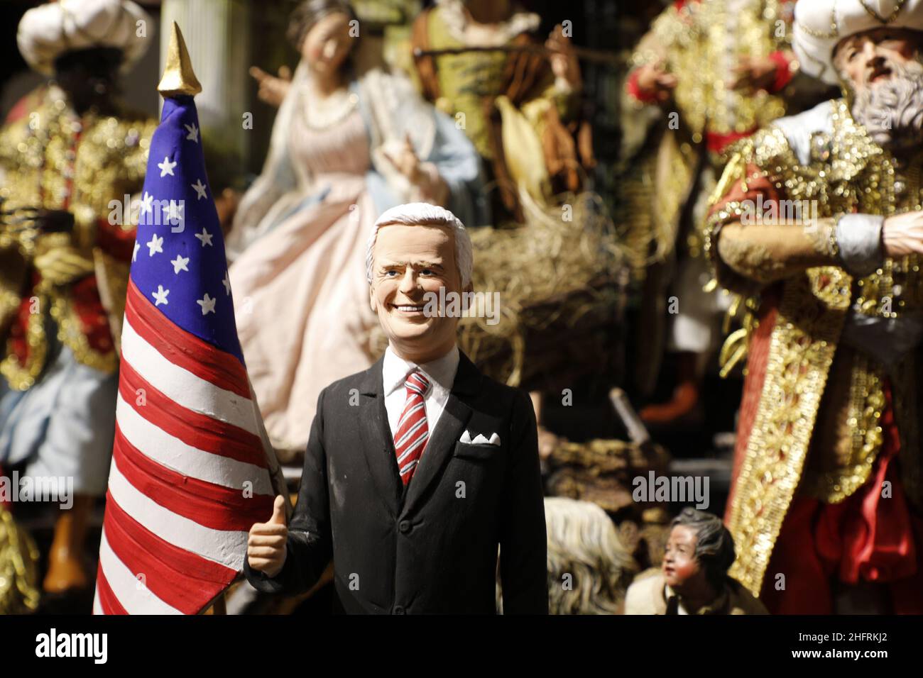 Foto Fabio Sasso/Lapresse 30/11/2020 Napoli - ItaliaCronacaNapoli (San Gregorio Armeno), statuette en terre cuite per il presepe di Maradona e Presidente USA Biden del Maestro Gennaro Di VirgilioNella foto:la statuetta di Joe BidenPhoto Fabio Sasso/LaPresse30/11/2020 Naples - ItalyNewsNaples, figurines en terre cuite pour la crèche de Maradona et le président américain Biden par Maestro Gennaro Di VirgilioIn la photo: Joe Biden Banque D'Images