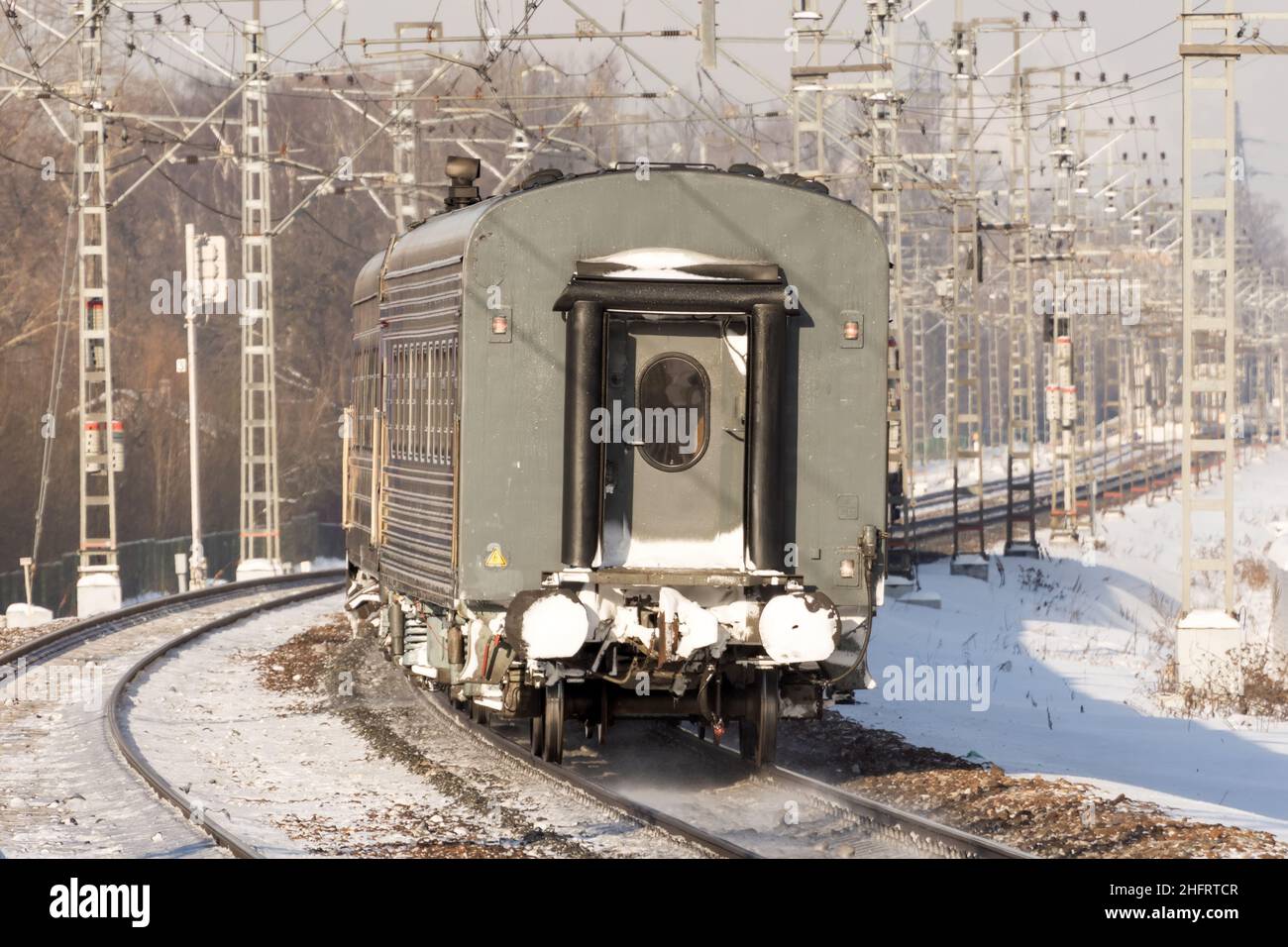 Vue de la dernière voiture de tourisme de derrière le tour du train Banque D'Images