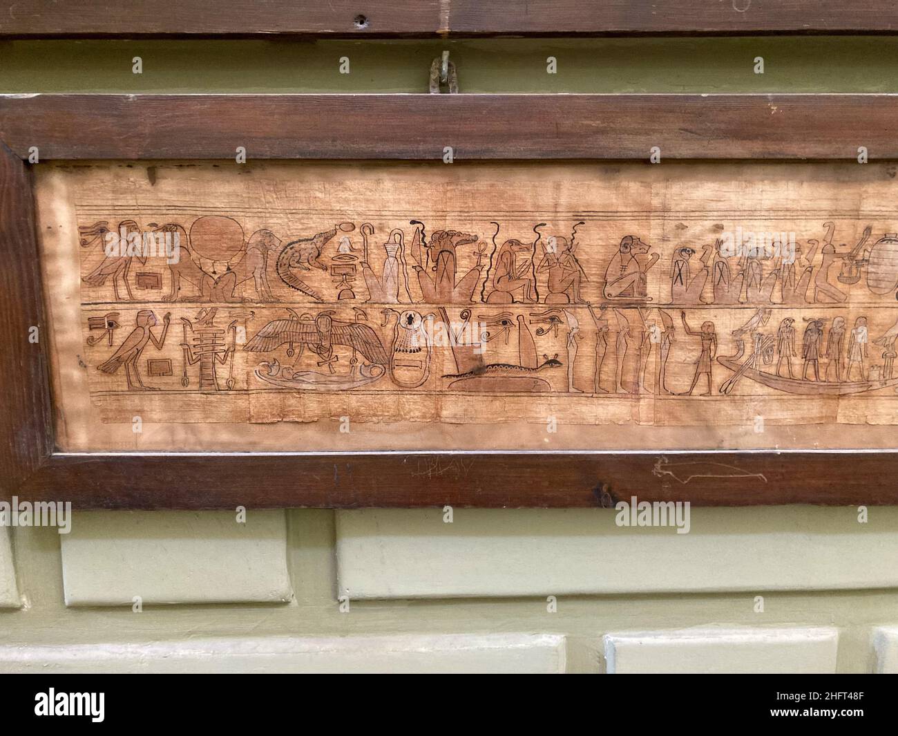 Ancien papyri égyptien, installé dans le Musée des antiquités égyptiennes du Caire. Banque D'Images