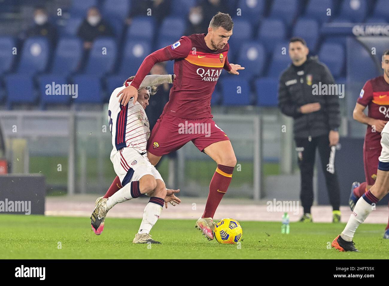 Fabio Rossi/AS Roma/Lapresse 23/12/2020 Rome (Italie) Sport Soccer Roma-Cagliari Ligue italienne de football série A Tim 2020/2021 - Stade Olimpic dans le pic: Edin Dzeko Banque D'Images