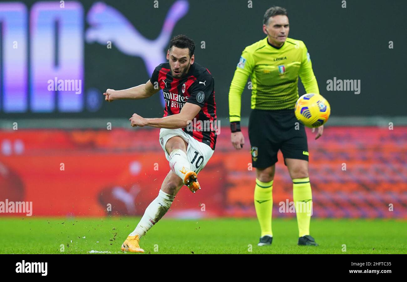 Lapresse - Spada 06 janvier 2020 Milan ( Italie ) Sport Soccer A.C.Milan - Stagione 2020-2021 - série A Milan contre Juventus dans la photo: Hakan Calhanoglu Banque D'Images