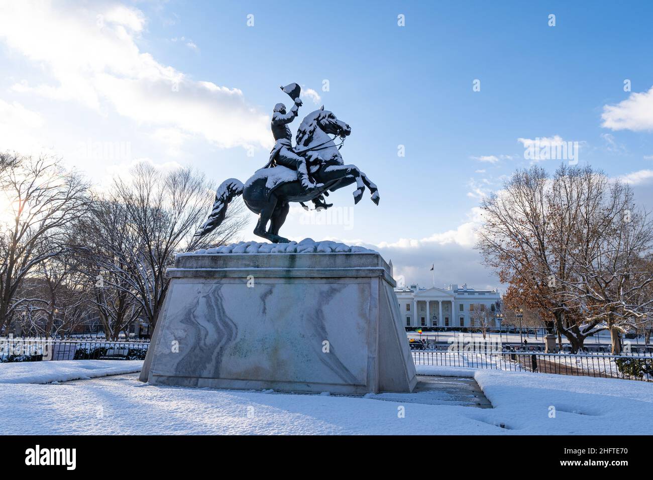Statue d'Andrew Jackson à Lafayette Square recouverte de neige Banque D'Images