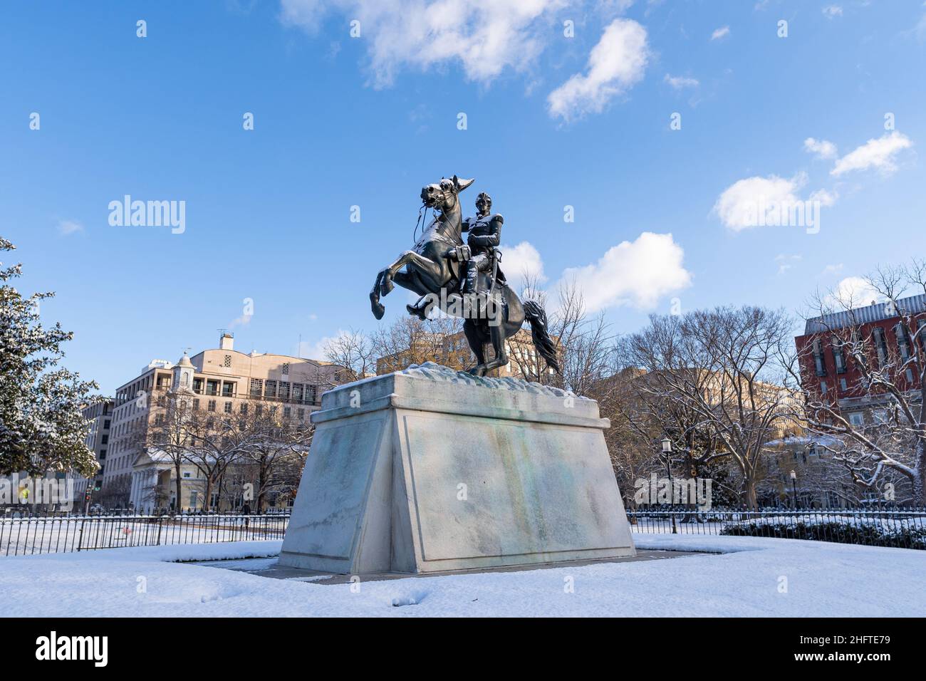La statue d'Andrew Jackson à Lafayette Park recouverte de neige. Banque D'Images La statue d'Andrew Jackson à Lafayette Park recouverte de neige. Banque D'Images