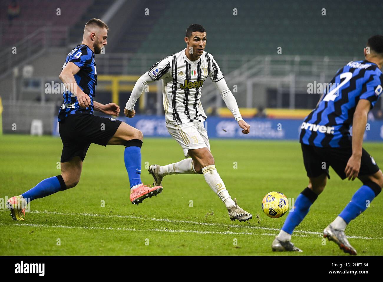 Marco Alpozzi/Lapresse 17 janvier 2021 Milan, Italie sport football Inter vs Juventus - Italien football Championship League A TIM 2020/2021 - Stadio Giuseppe Meazza dans le pic: Marcelo Brozovic (FC Internazionale Milano); Cristiano Ronaldo (Juventus F.C.); Banque D'Images