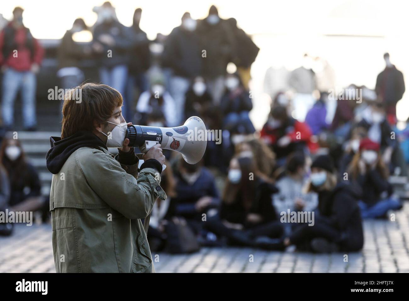 Cecilia Fabiano/Lapresse 18 janvier 2021 Roma (Italie) Actualités: À l'occasion de la réouverture des écoles, de nombreux étudiants ont organisé des manifestations pour souligner l'absence d'interventions organisationnelles et structurelles dans le pic : manifestation d'étudiants au Panthéon Banque D'Images