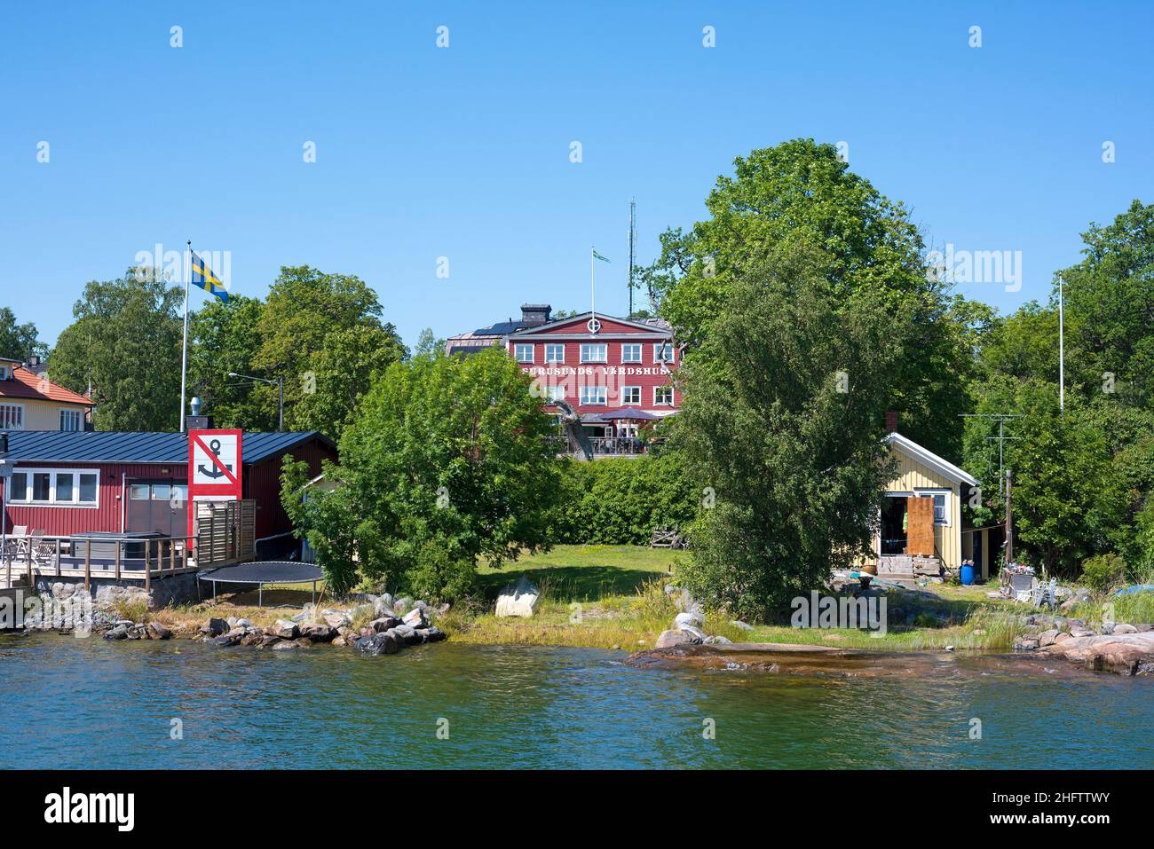 Vue sur Furusunds Värdshus dans l'archipel de Stockholm Banque D'Images