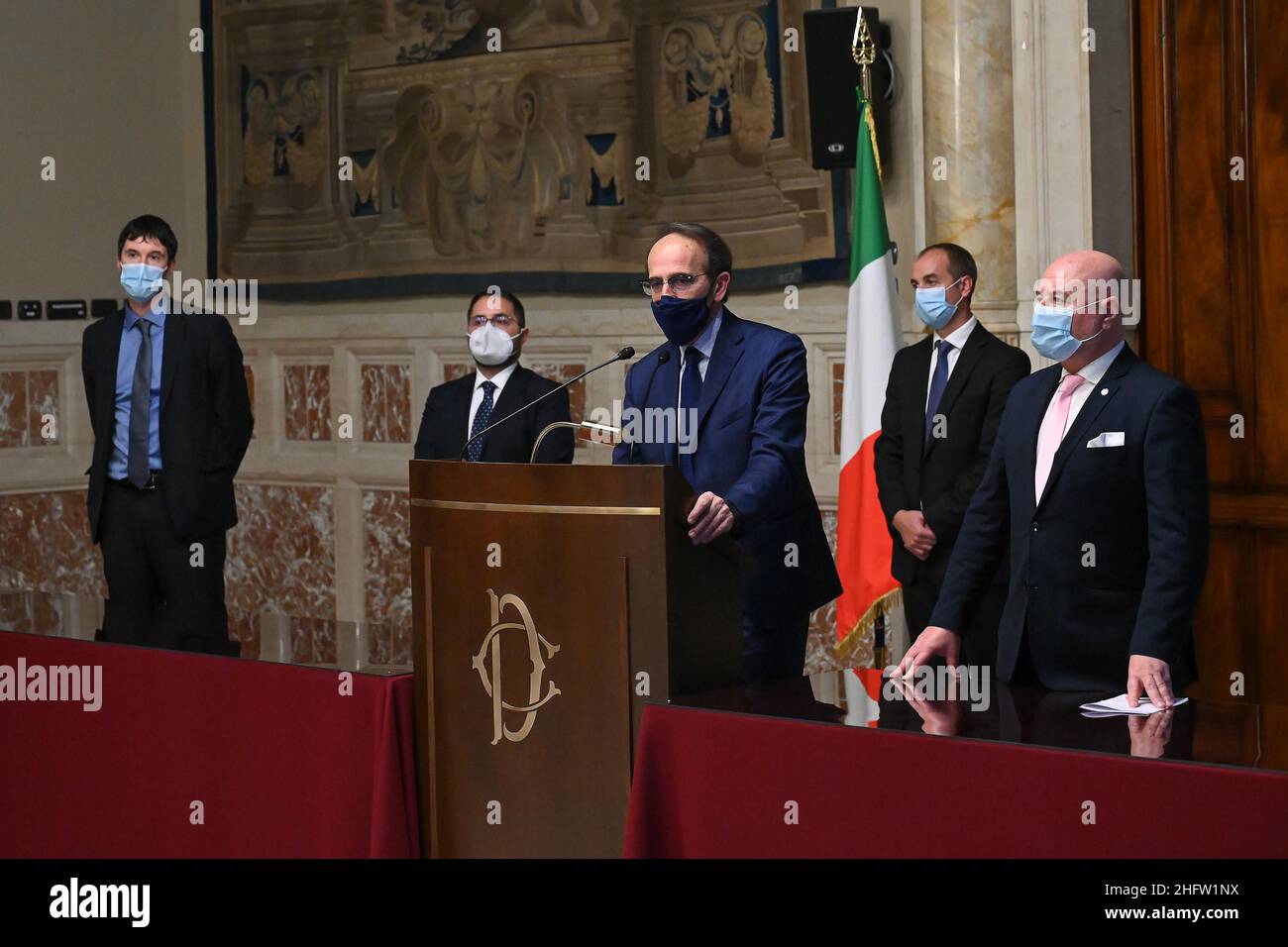 Foto Fabrizio Corradetti/Lapresse/POOL Ansa08 febbraio 2021 Roma, Italia Politica Seconda tornata delle consultazioni tra il premier incaricato Mario Draghi e i gruppi parlamentariNella foto:Maie PsiPhoto Fabrizio Corradetti/Lapresse/POOL AnsaFevrier 08, 2021 Rome (Italie) politique le Premier ministre désigné Mario Draghi entame une nouvelle série de consultations avec les partis politiques italiens sur la formation d'un nouveau gouvernement largement soutenu.le pic: Maie et psi Banque D'Images