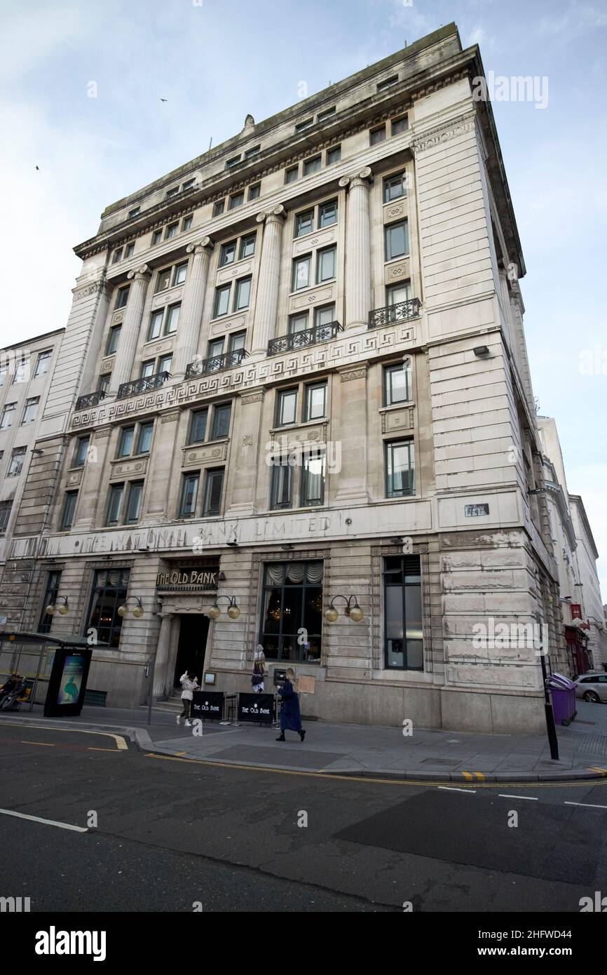 L'ancien pub de banque dans l'ancien bâtiment de banque nationale Liverpool Angleterre Royaume-Uni Banque D'Images