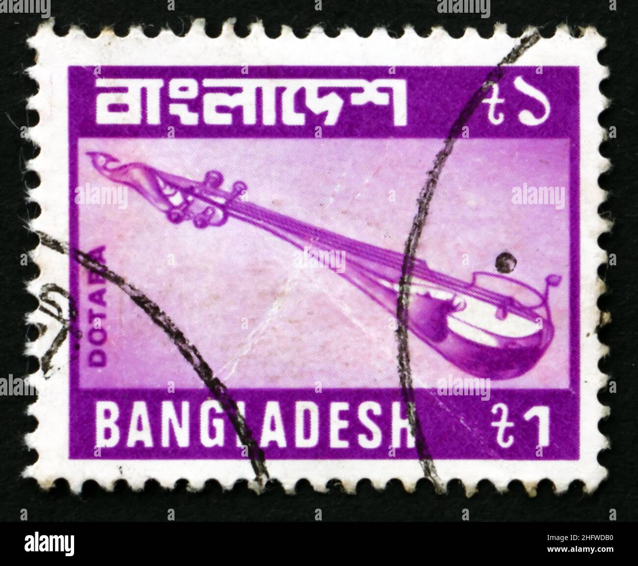 BANGLADESH - VERS 1981 : un timbre imprimé au Bangladesh montre Dotara, instrument de musique, vers 1981 Banque D'Images