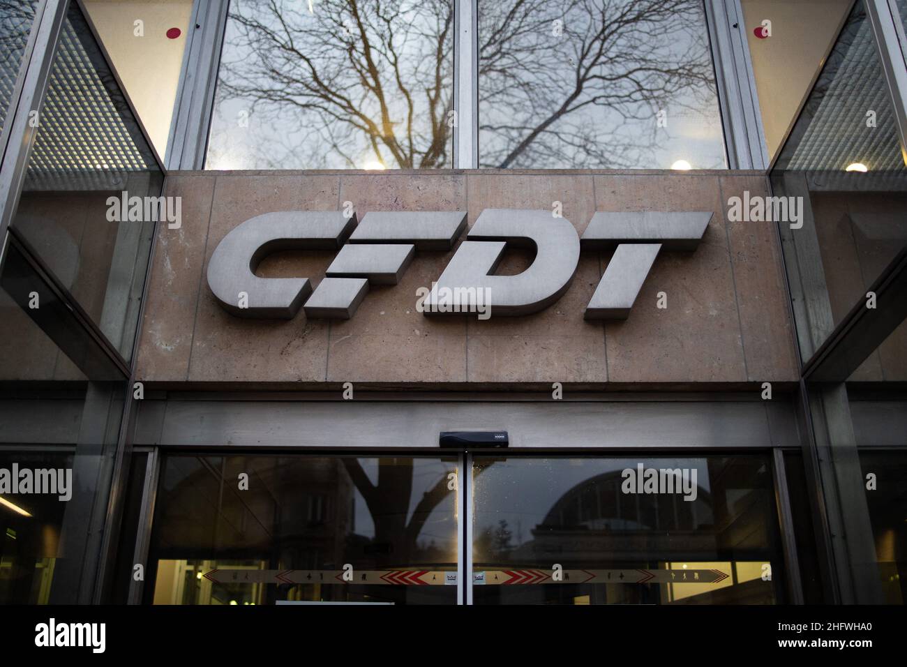 Logo de la CFDT au siège de la CFDT à Paris, France, le 17 janvier 2022.Photo de Raphael Lafargue/ABACAPRESS.COM Banque D'Images