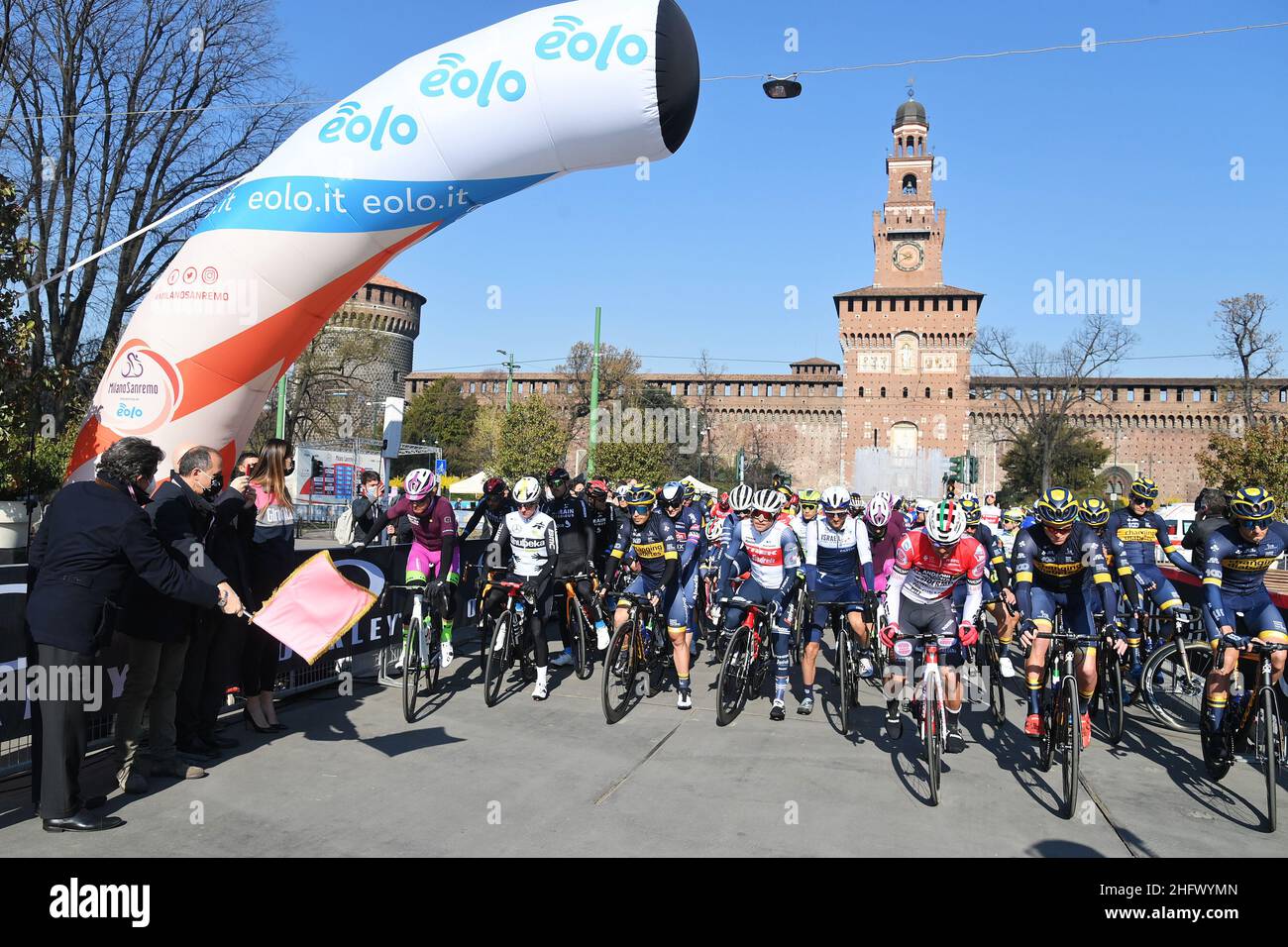 GIAN Mattia d'Alberto - Lapresse Mars, 20 2021 Milano (Italie) Sport Cycling 112 Edition Milano Sanremo - de Milan à Sanremo - 299 km dans le pic: Urbano le Caire, RCS Président du Groupe MediaGroup et Cordiano Dagnoni, président de la fédération italienne de Cycling, le départ Banque D'Images