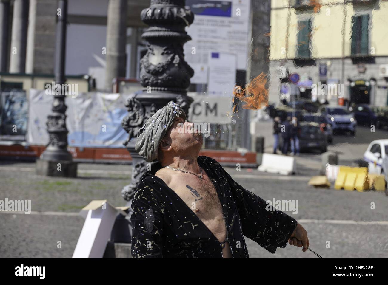 Foto Fabio Sasso/LaPresse 26/03/2021 Napoli - ItaliaCronacaNapoli, manifestement circensi contro le chiusure per il coronavirus sur la Piazza del Plebiscito di fronte alla Prefettura di NlockoliNella foto: un momeno della proteStaPhoto LaPresse - Fabio Sasso26/03/2021 - Naples (Italie)NewsIn manifestation contre les travailleurs de Piazza del Plebiscito:un moment de protestation Banque D'Images