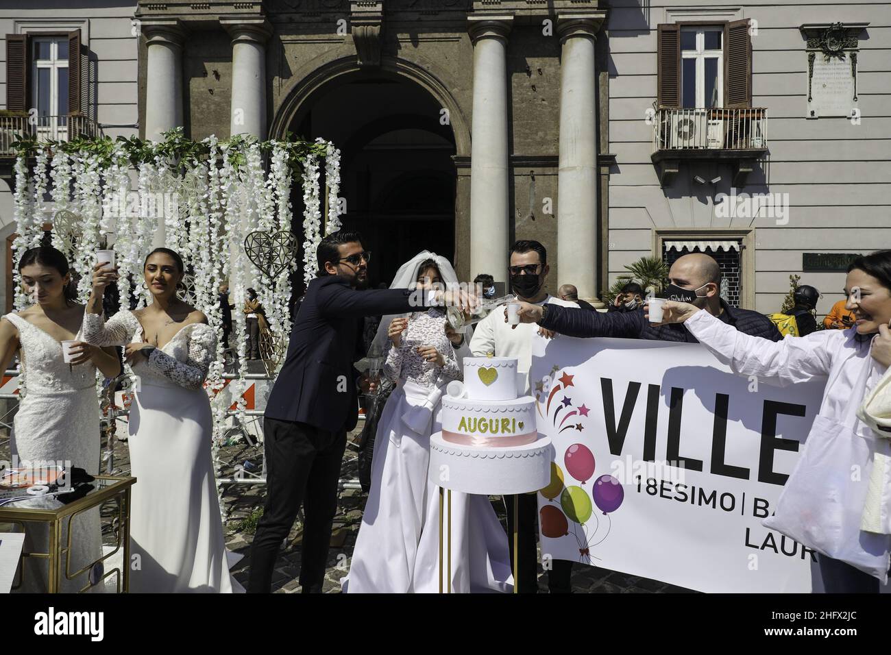 Lapresse - Fabio Sasso 26/03/2021 - Naples (Italie) nouvelles manifestation des travailleurs de mariage exigeant des protocoles pour redémarrer en toute sécurité dans la photo: Un moment de la manifestation Banque D'Images