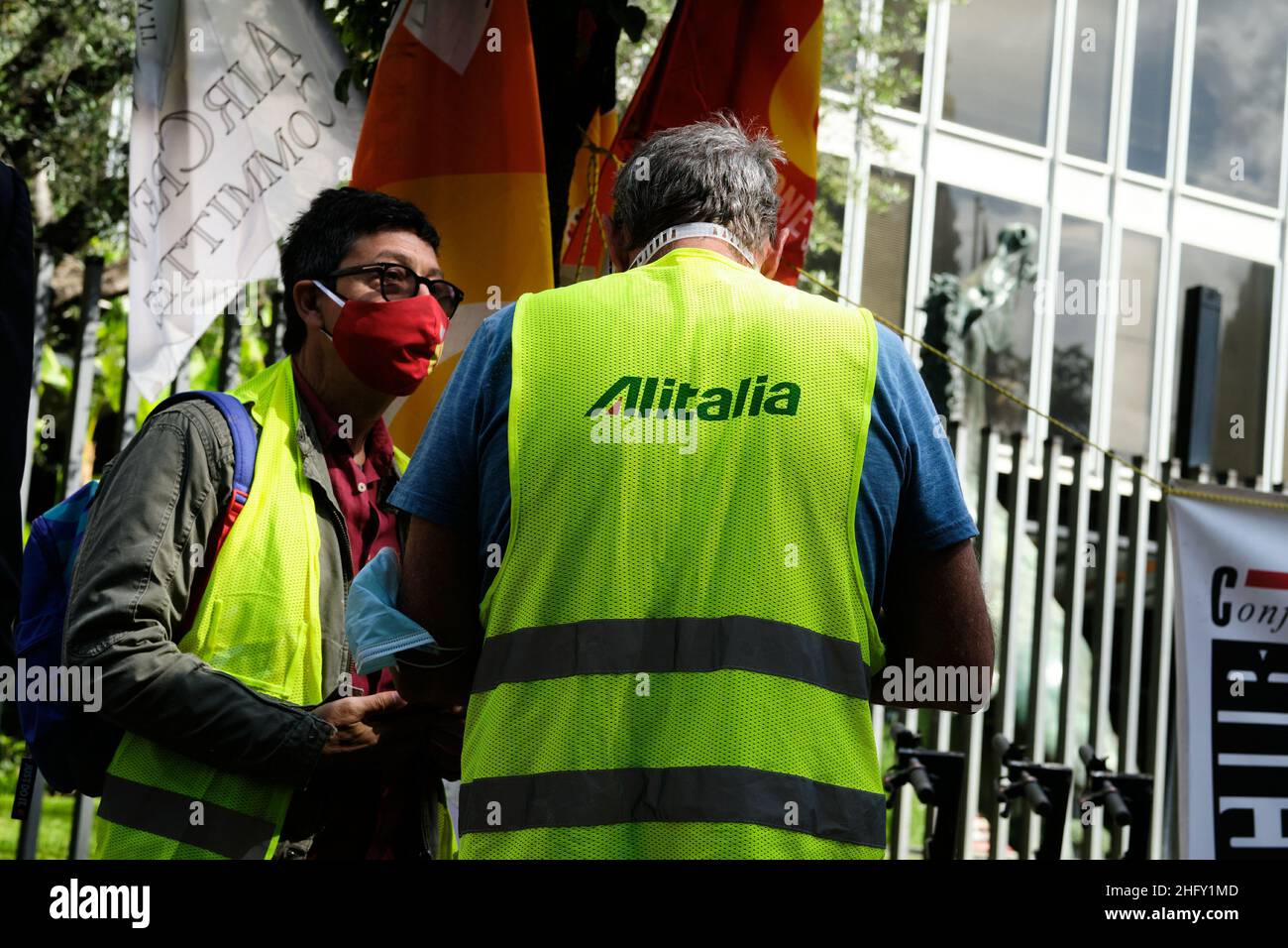 Mauro Scrobogna /Lapresse 13 mai 2021 Rome, Italie Actualités crise économique - manifestations d'Alitalia à Rai sur la photo : les travailleurs d'Alitalia en face du siège de Rai dans Viale Mazzini protestent contre le manque d'attention de la télévision d'État à la crise d'Alitalia Banque D'Images