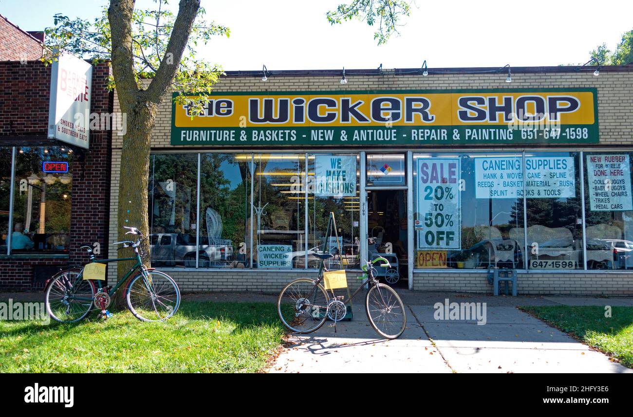 L'avant du magasin osier avec des vélos garés devant.St Paul Minnesota MN États-Unis Banque D'Images