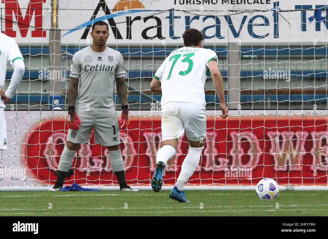 Michele Nucci/Lapresse 16 mai 2021 - Parme, Italie football Parme Calcio 1913 vs Sassuolo U.S. Italian football Championship League A TIM 2020/2021 - Stade Ennio Tardini dans le pic: Manuel Locatelli (Etats-UnisSassuolo) prend une pénalité et marque le but 0-1 Banque D'Images