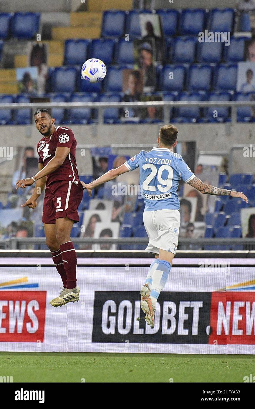 Fabrizio Corradetti / Lapresse 18st mai 2021 Rome, Italie football Lazio vs Turin - Championnat italien de football Ligue A TIM 2020/2021 - Stade Olimpico dans le pic: Bremer , lazzari Banque D'Images