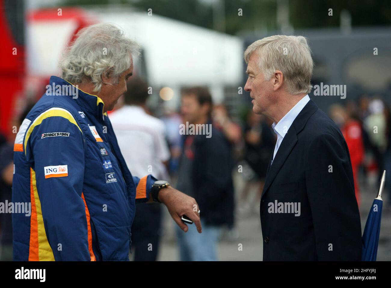 © Photo4 / Lapresse Sport motori 14/9/2008 Monza Gran Premio di Formula Uno Italia-Monza 2008 Nella foto: Max Mosley (GBR), Président de la FIA con Flavio Briatore (ITA), équipe Renault F1, Chef d'équipe, Directeur général © Photo4 / Lapresse 14/9/2008 Monza Italie Sport Grand Formula One Italie-Monza 2008 au prix pic:Max Mosley (GBR), Président de la FIA et Flavio Briatore (ITA), Renault F1 Team, Chef d'équipe, Directeur général Banque D'Images