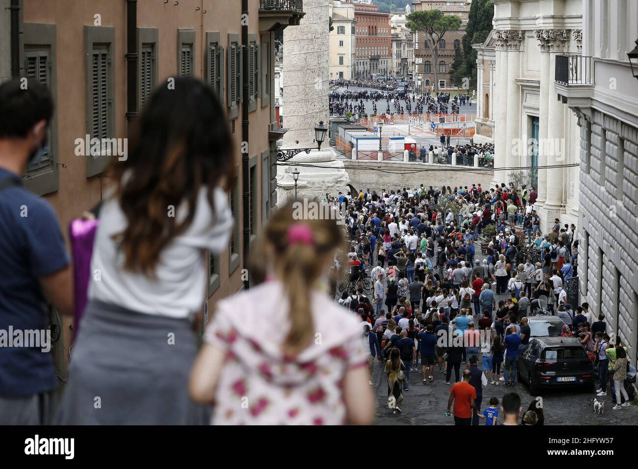 Cecilia Fabiano/ Lapresse 02 juin 2021 Roma (Italie) Actualités Journée de la République dans le pic: Foule sur la Piazza Venezia Banque D'Images