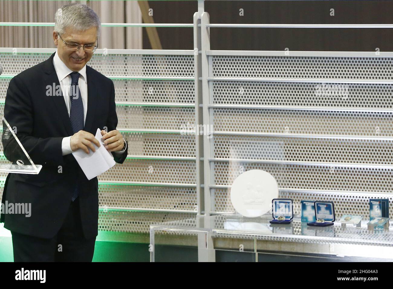 Cecilia Fabiano/ Lapresse 22 juin 2021 Roma (Italie) Actualités : Présentation au Musée de la monnaie à Rome de la pièce d'argent dédiée aux professions de la santé, émise par le MEF et minée par la monnaie italienne dans le cadre de la Collection Numismatique 2021 dans le pic : Daniele Franco Banque D'Images