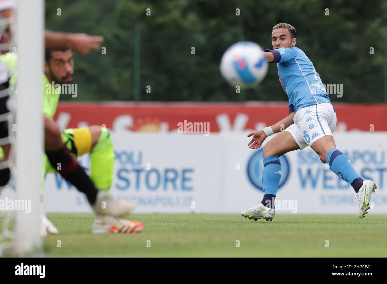 Lapresse 24 juillet 2021 Dimaro Folgarida, Italie match d'été amical SSC Napoli vs Pro Vercelli dans le pic: Ounas Banque D'Images