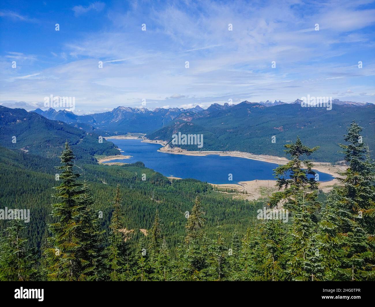 Le lac Keechelus est un lac et un réservoir situés dans le nord-ouest des États-Unis, près de Hyak, dans le comté de Kittitas, dans l'État de Washington.Environ 80 km (cinquante miles) sou Banque D'Images