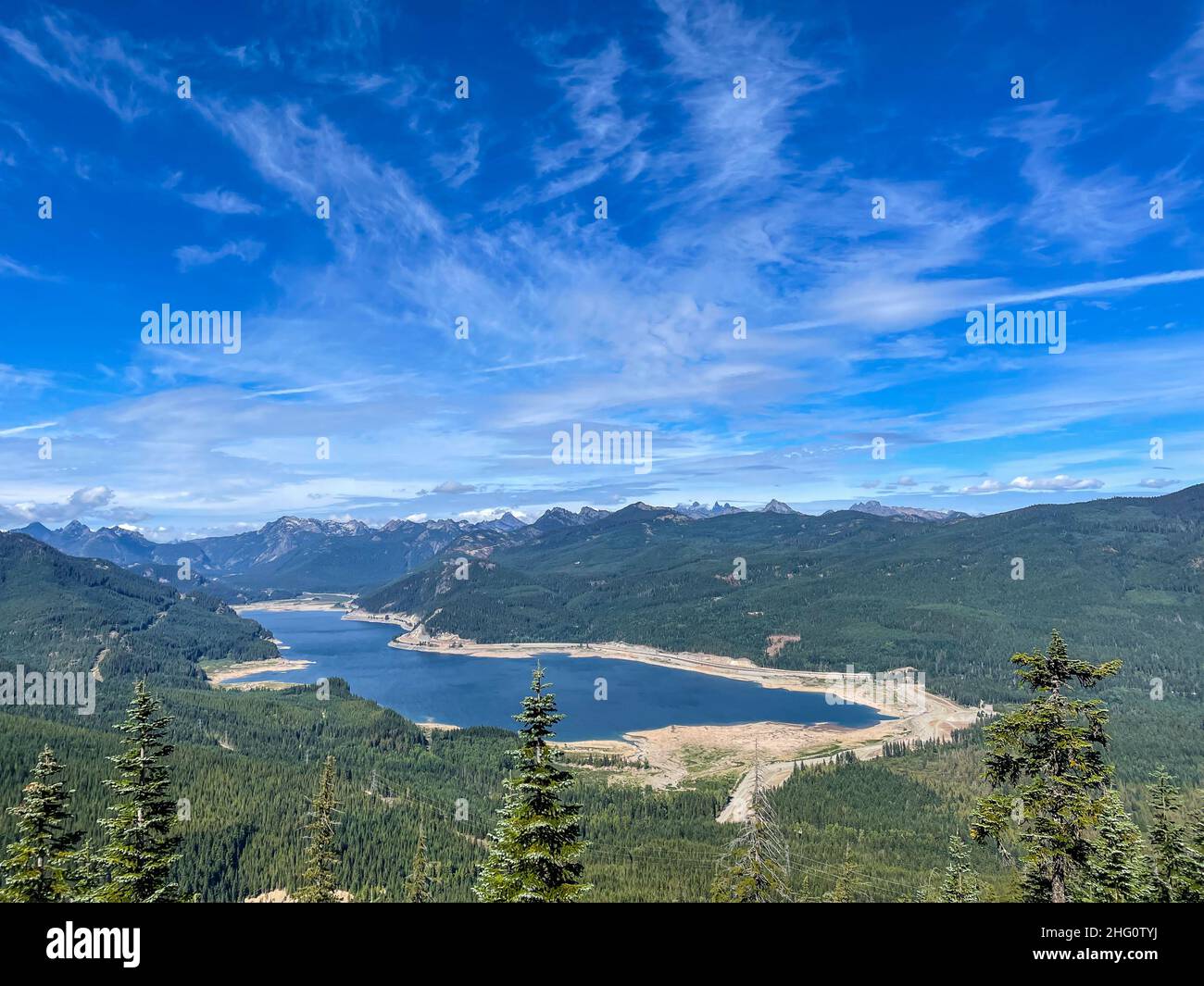 Le lac Keechelus est un lac et un réservoir situés dans le nord-ouest des États-Unis, près de Hyak, dans le comté de Kittitas, dans l'État de Washington.Environ 80 km (cinquante miles) sou Banque D'Images
