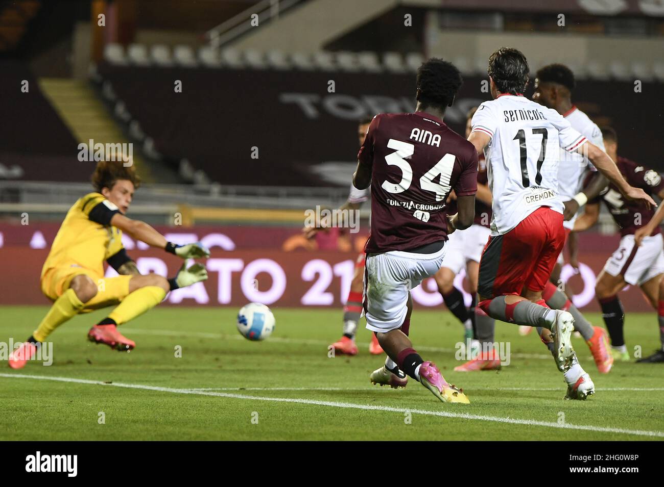 Lapresse - Fabio Ferrari 15 août 2021 Turin, Italie sport de football EXCLUSIF TORINO FC Torino FC vs Cremonese - Italie TIM Cup 2021/2022 - Premier tour - stade 'Olimpico Grande Torino'.Dans la photo: Ola Aina Banque D'Images