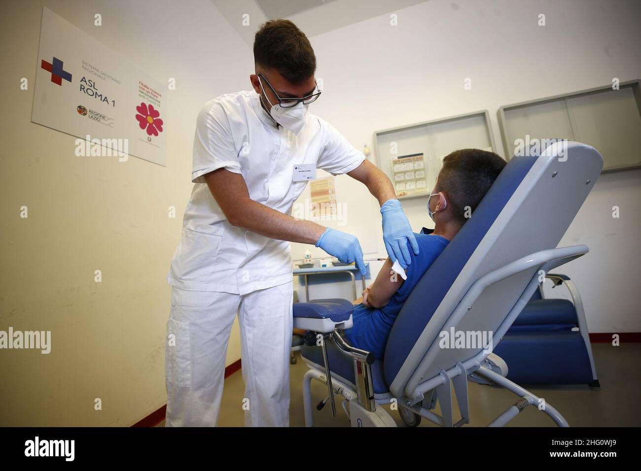 Cecilia Fabiano/ Lapresse 16 août 2021 Roma (Italie) Actualités : Journée portes ouvertes vaccination pour 12-18 ans dans le pic : un des centres de santé fait la vaccination de Pfizer Banque D'Images