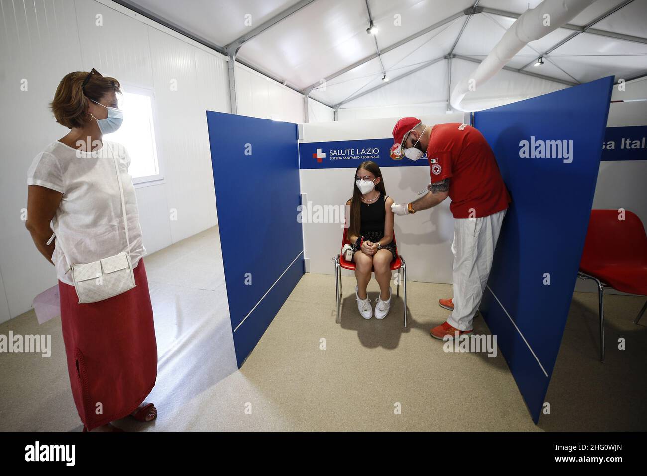 Cecilia Fabiano/ Lapresse 16 août 2021 Roma (Italie) Actualités : Journée portes ouvertes vaccination pour 12-18 ans dans le pic : le Centre de vaccins de la gare Termini fait Moderna Banque D'Images
