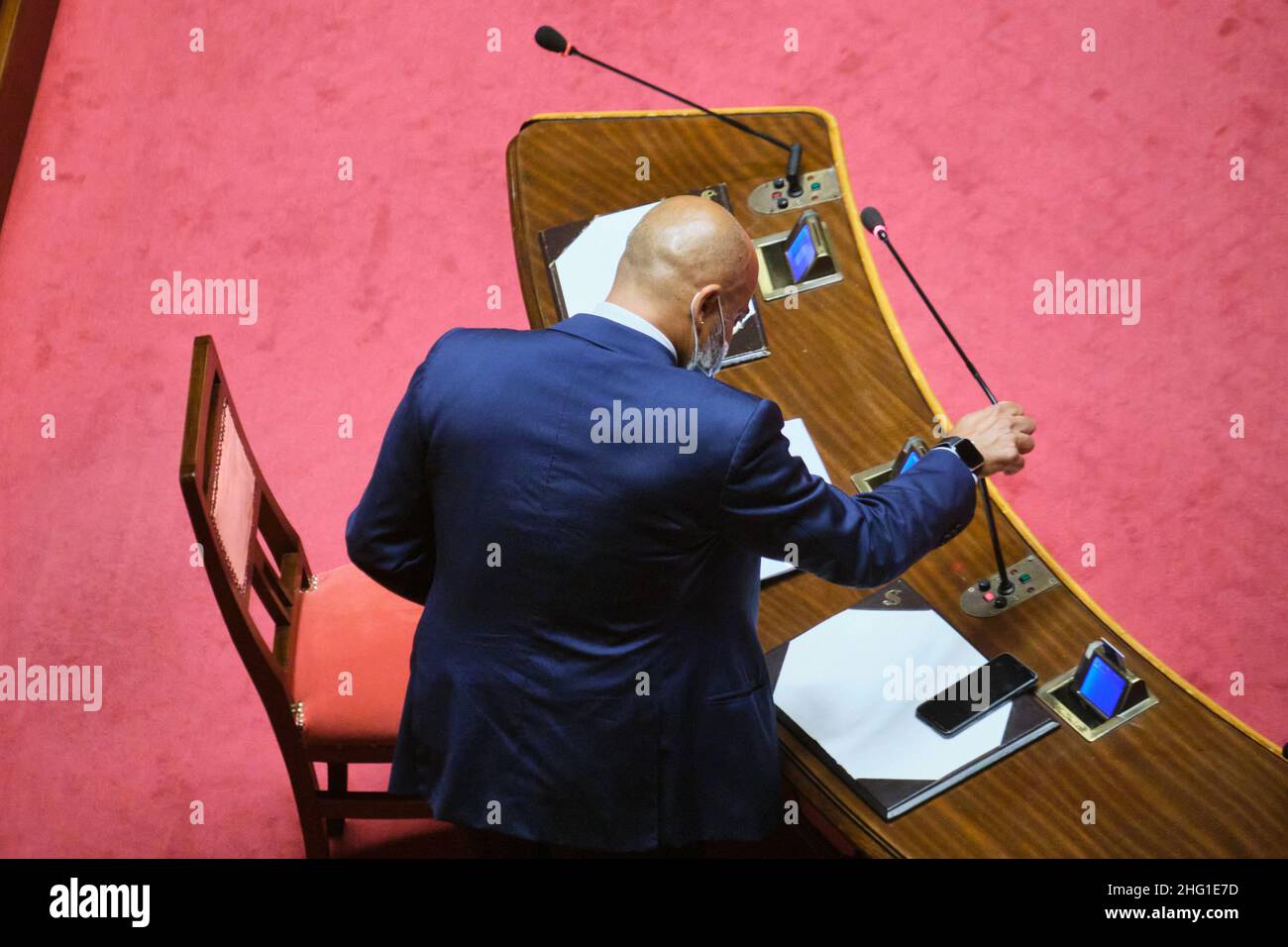 Mauro Scrobogna /Lapresse 15 septembre 2021 et#xA0; Rome, Italie Sénat - DL green pass sur la photo: Gianluigi Paragone Italexit, vote de confiance sur le DL green pass Banque D'Images