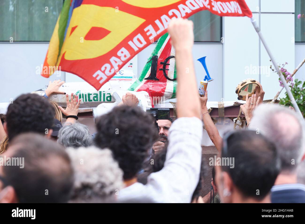 Mauro Scrobogna /Lapresse 20 septembre 2021 et#xA0; Rome, Italie Actualités Alitalia sur la photo : manifestation de protestation des travailleurs d'Alitalia, promue par les syndicats, devant le siège de l'ITA Banque D'Images