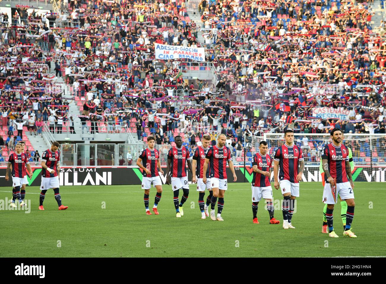 Massimo Paolone/Lapresse 21 septembre 2021 Bologna, Italie football Bologna vs Gênes - Ligue italienne de football A TIM 2021/2022 - Stade Renato Dall'Ara dans le pic: Bologna entrer dans le terrain de football pour le match Banque D'Images