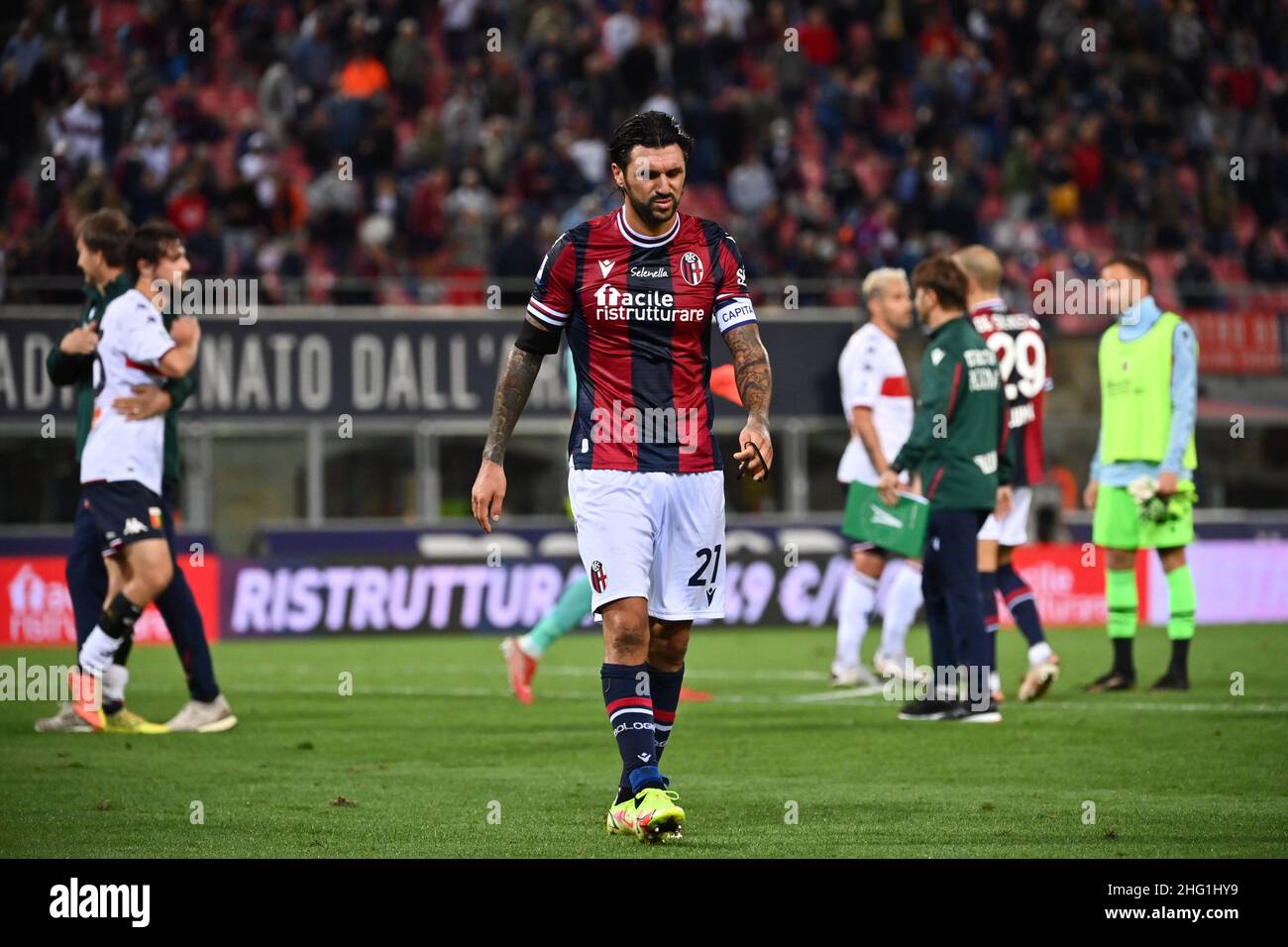 Massimo Paolone/Lapresse 21 septembre 2021 Bologna, Italie football Bologna vs Gênes - Ligue italienne de football A TIM 2021/2022 - Stade Renato Dall'Ara dans le pic: Roberto Soriano (Bologna F.C.) est désespéré à la fin du match Banque D'Images