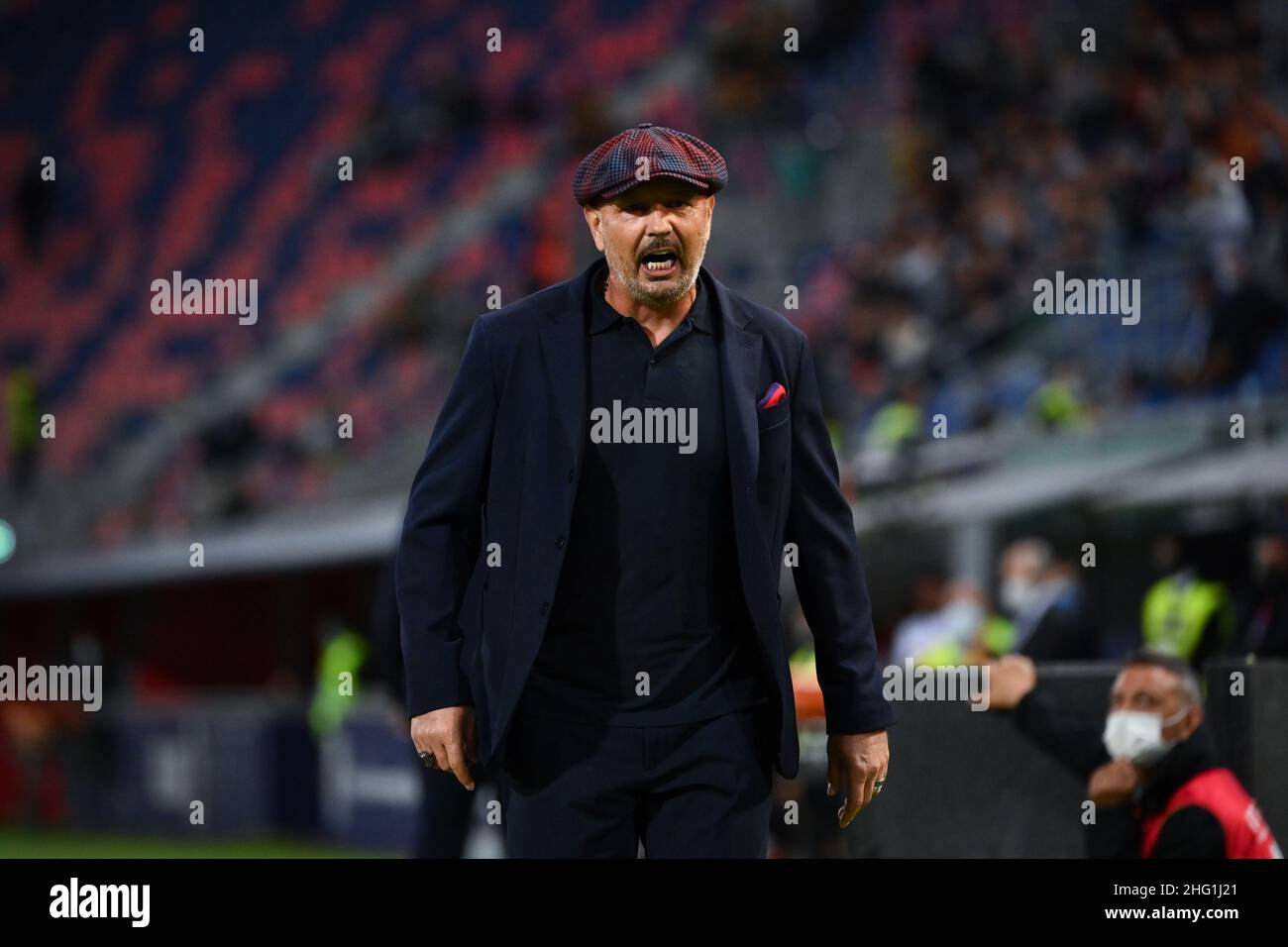 Massimo Paolone/Lapresse 21 septembre 2021 Bologna, Italie football Bologna vs Gênes - Ligue italienne de football A TIM 2021/2022 - Stade Renato Dall'Ara dans le pic: Sinisa Mihajlovic (Bologna F.C.) manifestations après avoir été envoyé par l'arbitre Francesco Forneau Banque D'Images